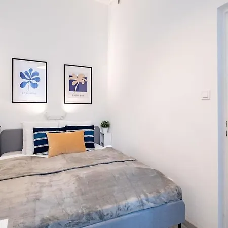 Daire Modern Retreat For 8 Guests