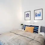 Lejlighed Modern Retreat For 8 Guests