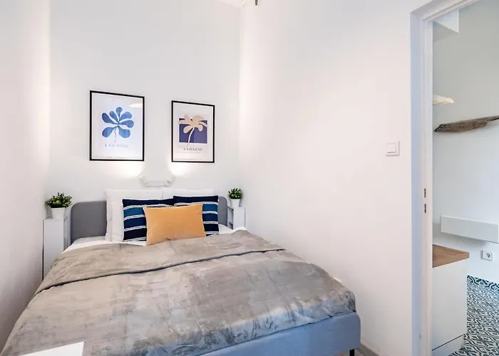 Апартаменты Modern Retreat For 8 Guests